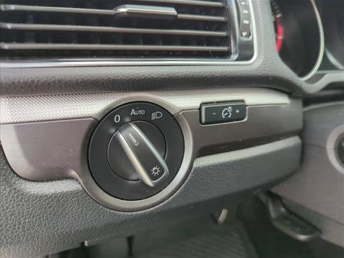 Used 2018 Volkswagen Passat 2.0T R-Line image 29