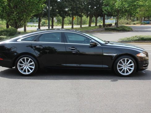Used 2013 Jaguar XJ AWD image 6