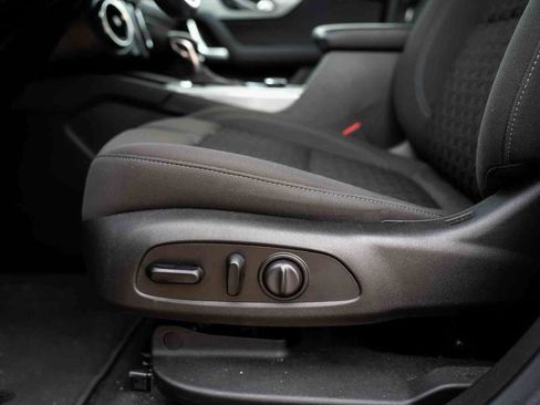 Used 2019 Chevrolet Blazer LT image 11