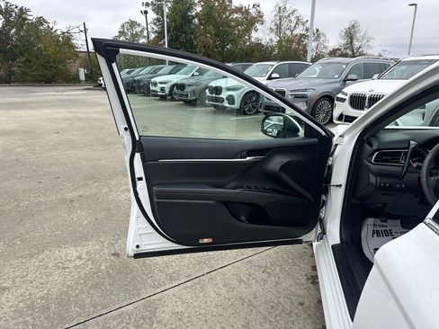 Used 2019 Toyota Camry LE image 9