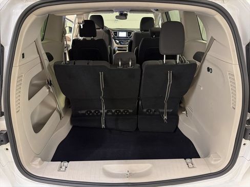 Used 2024 Chrysler Voyager LX FWD image 29
