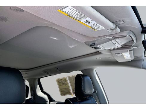 Certified 2023 Chrysler Pacifica Limited AWD/4WD image 21