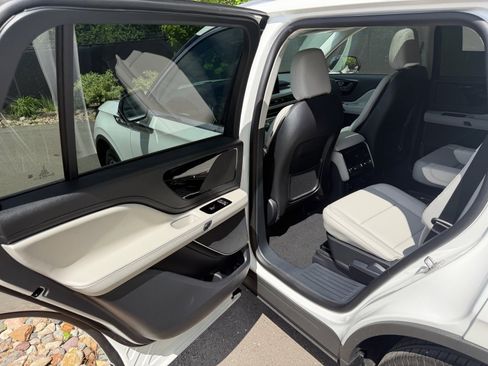 New 2026 Lincoln Aviator AWD image 20