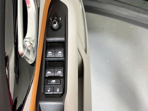 Used 2022 Jeep Compass Limited AWD/4WD image 17