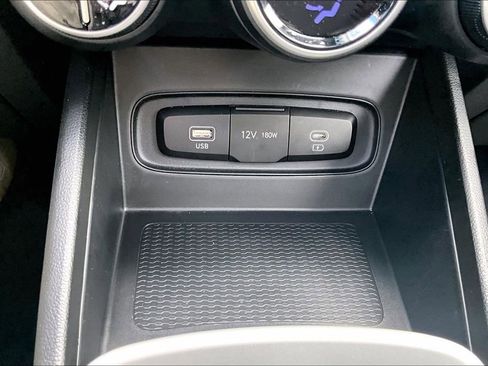 Used 2025 Hyundai Venue SEL FWD image 32
