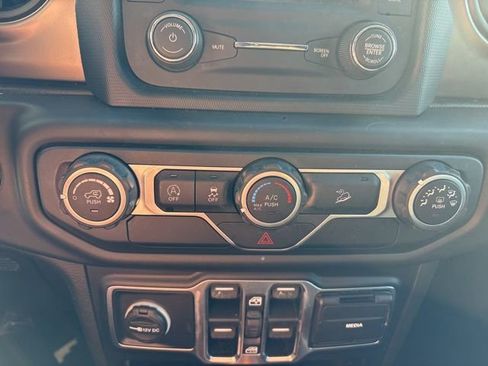 Used 2019 Jeep Wrangler Unlimited Sport S AWD/4WD image 16