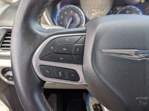Used 2018 Chrysler Pacifica Touring-L w/ Tire & Wheel Group FWD image 21