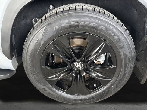 Used 2024 Toyota Highlander XLE image 21