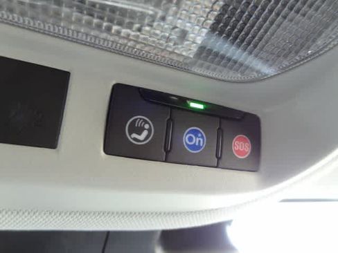 Used 2025 Chevrolet Trax LT FWD image 32
