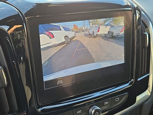 Used 2023 Chevrolet Traverse LT image 23