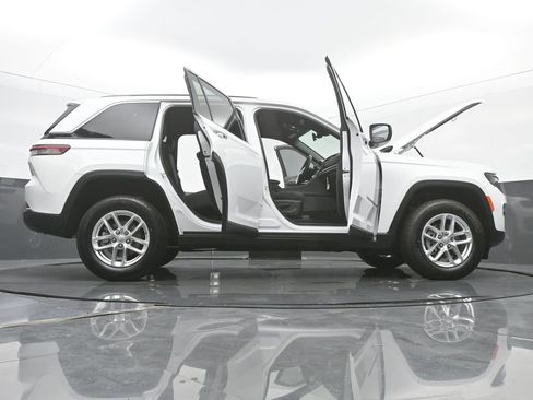 New 2025 Jeep Grand Cherokee Laredo X w/ Luxury Tech Group I image 59