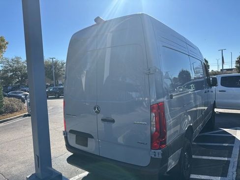 Used 2025 Mercedes-Benz Sprinter 2500 image 5