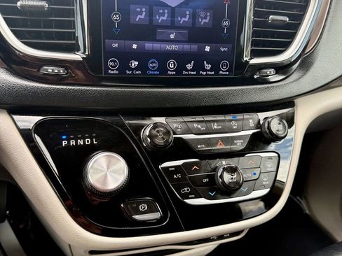 Used 2018 Chrysler Pacifica Touring-L w/ Advanced Safetytec Group FWD image 34