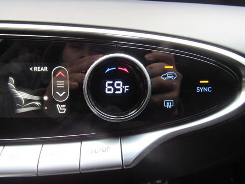 Used 2022 Genesis GV70 2.5T image 49