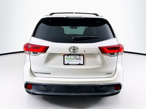 Used 2019 Toyota Highlander XLE FWD image 7