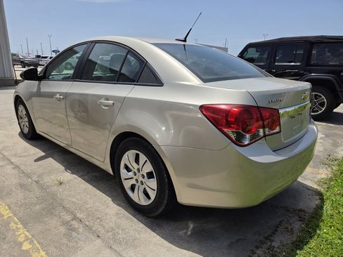 Used 2013 Chevrolet Cruze LS FWD image 4