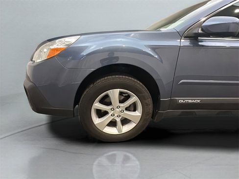 Used 2013 Subaru Outback 2.5i Limited w/ Moonroof Pkg image 3