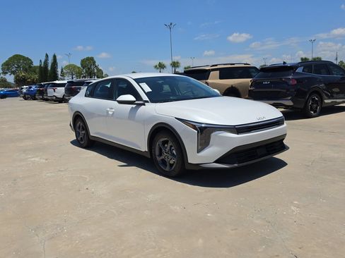 New 2026 Kia K4 FWD image 2