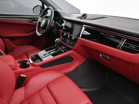 Used 2026 Porsche Macan AWD/4WD image 14