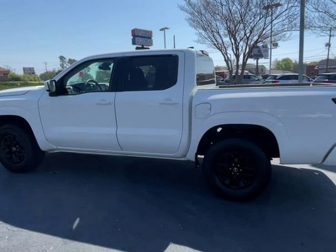 Used 2024 Nissan Frontier SV image 6
