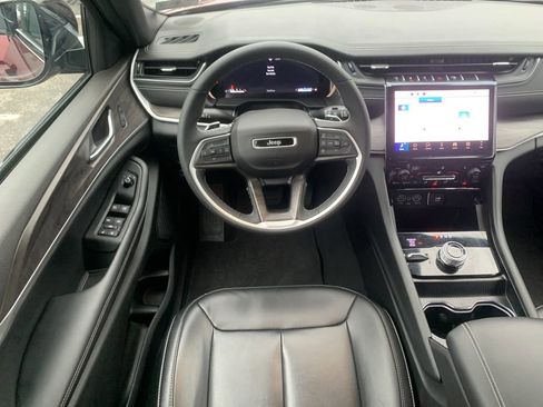 Used 2024 Jeep Grand Cherokee Limited image 18