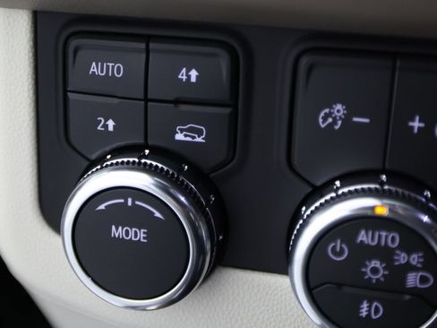 Used 2026 GMC Yukon Denali w/ Sun & Power Step Package AWD/4WD image 28