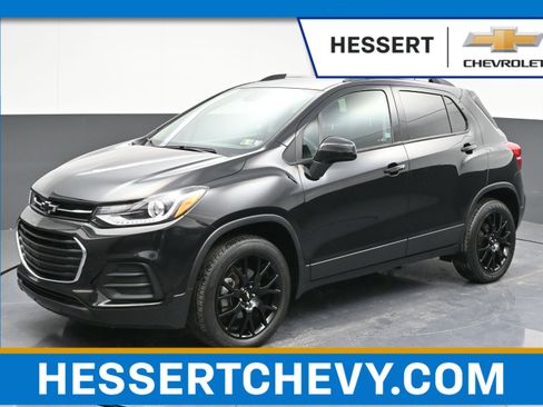 Used 2022 Chevrolet Trax LT w/ Midnight Edition image 1