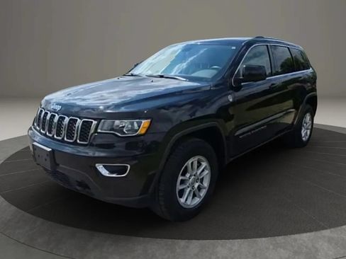 Used 2019 Jeep Grand Cherokee Laredo AWD/4WD image 3