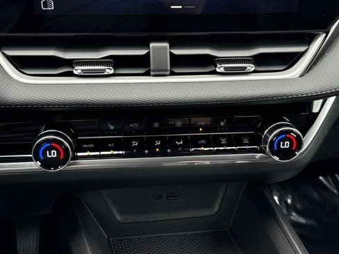 Used 2025 Chevrolet Equinox LT w/ Convenience Package II image 5