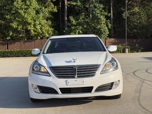 Used 2014 Hyundai Equus Signature RWD image 2