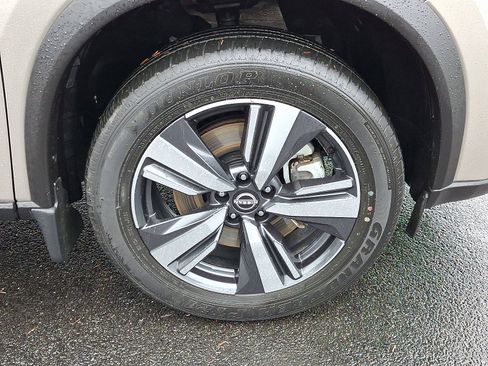 Certified 2025 Nissan Rogue SL w/ Tech Package image 8