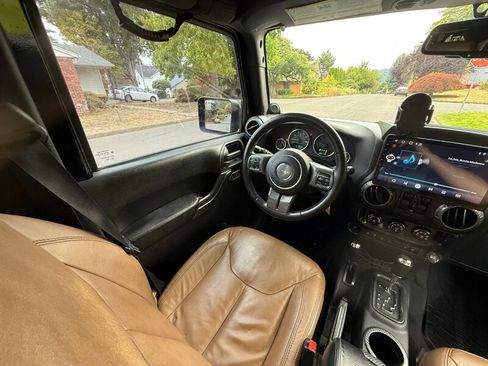 Used 2013 Jeep Wrangler Unlimited Sahara image 22