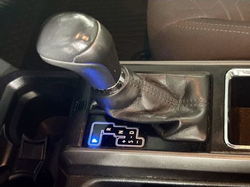 Used 2019 Toyota Tacoma TRD Off-Road w/ Technology Package AWD/4WD image 17