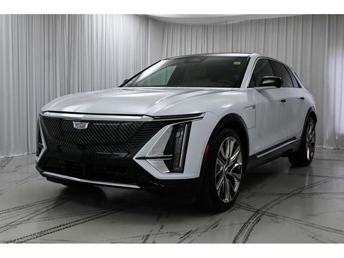 New 2026 Cadillac Lyriq Signature Luxury AWD/4WD image 4
