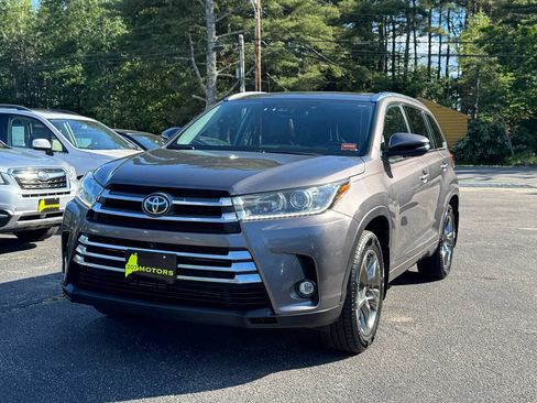 Used 2019 Toyota Highlander Limited Platinum AWD/4WD image 2