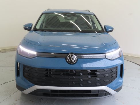 New 2025 Volkswagen Tiguan SE image 7