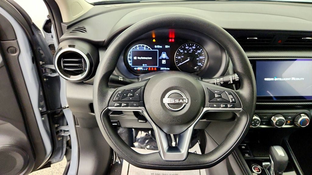 Used 2024 Nissan Kicks SV FWD image 13