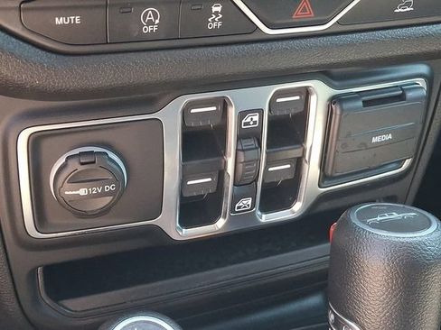 Used 2024 Jeep Gladiator Sport AWD/4WD image 30