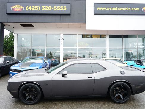 Used 2015 Dodge Challenger R/T Plus RWD image 2