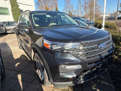 Used 2024 Ford Explorer XLT w/ Equipment Group 202A image 2