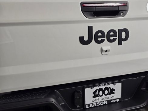 New 2026 Jeep Gladiator Sport AWD/4WD image 15