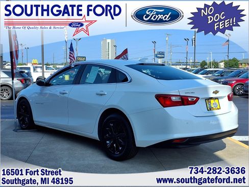 Used 2025 Chevrolet Malibu LT FWD image 2