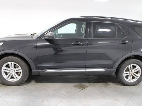 Used 2023 Ford Explorer XLT w/ Equipment Group 202A image 6