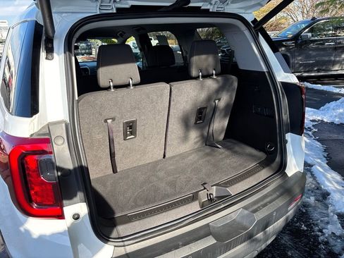 Used 2023 GMC Acadia SLE w/ Driver Convenience Package image 17