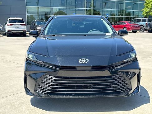 Used 2025 Toyota Camry LE w/ Convenience Package FWD image 4