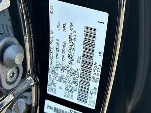 Used 2023 Toyota Tundra Limited AWD/4WD image 33