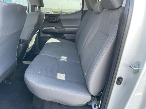 Used 2022 Toyota Tacoma SR5 AWD/4WD image 10