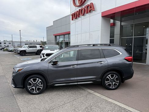 Used 2024 Subaru Ascent Touring w/ Popular Package #2 AWD/4WD image 3