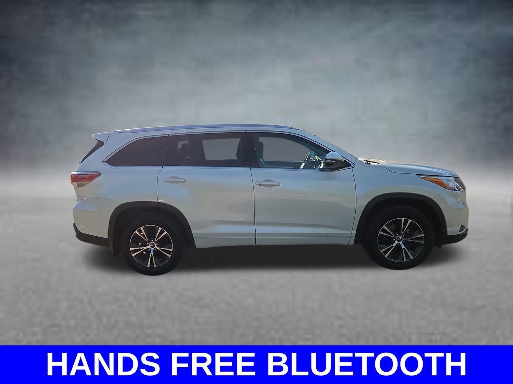 Used 2016 Toyota Highlander XLE AWD/4WD image 4
