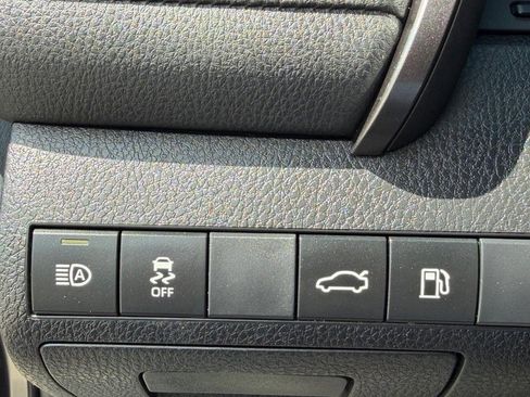Used 2018 Toyota Camry SE FWD image 34